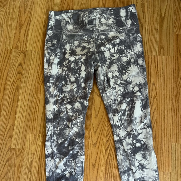 Athleta Pants - Athleta women’s print yoga gym workout athletic leggings size large